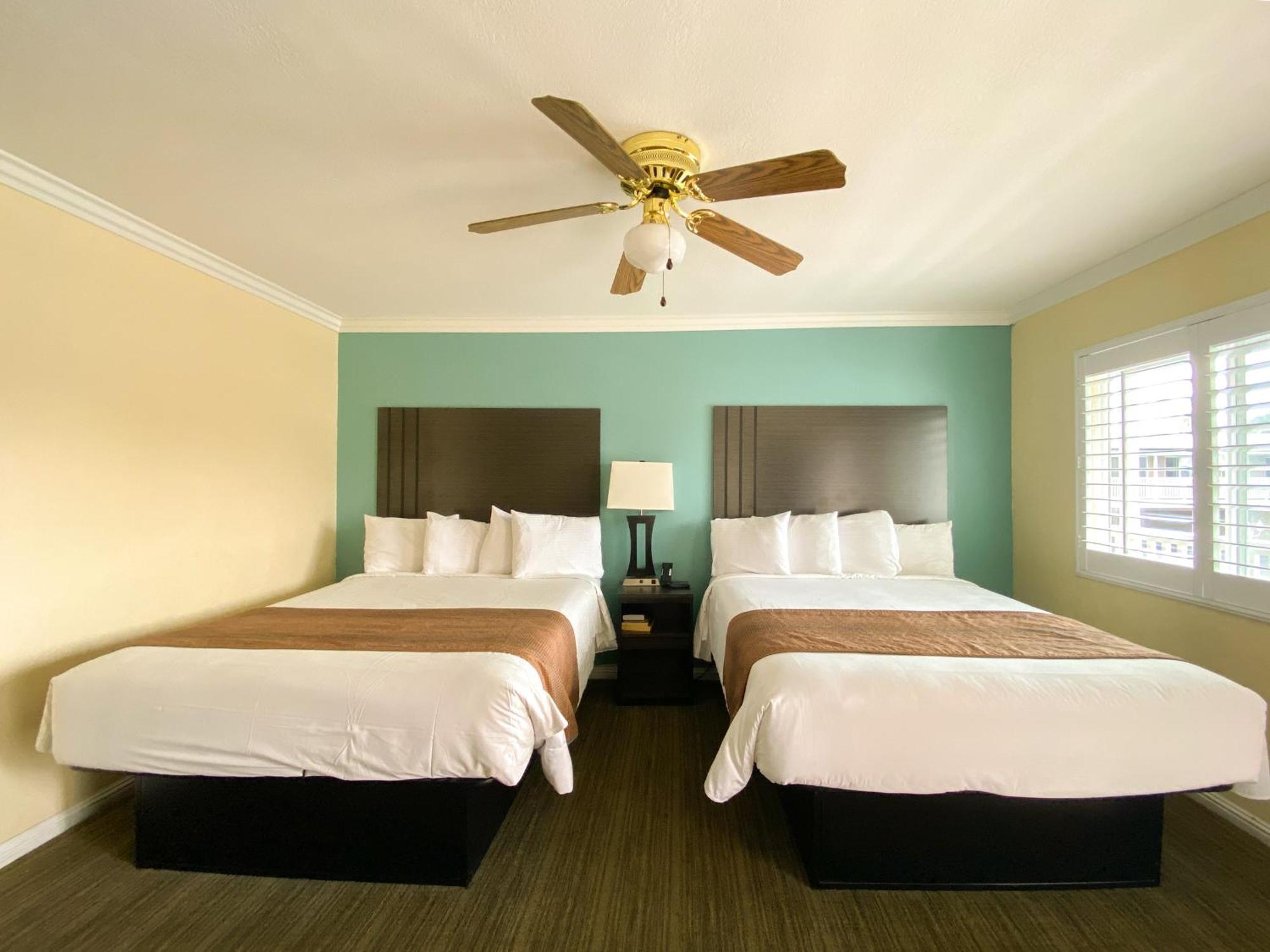 Rockview Inn And Suites มอร์โรเบย์ ภายนอก รูปภาพ