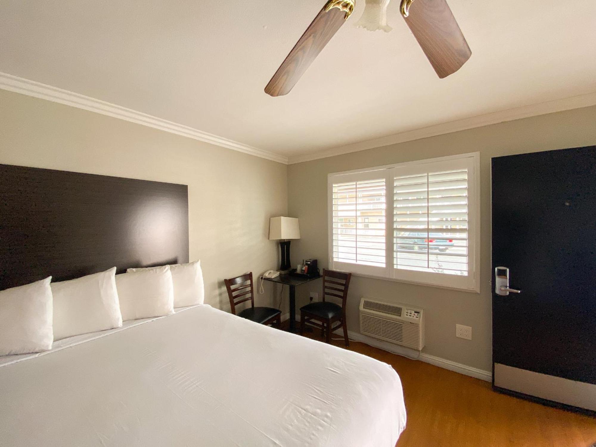 Rockview Inn And Suites มอร์โรเบย์ ภายนอก รูปภาพ