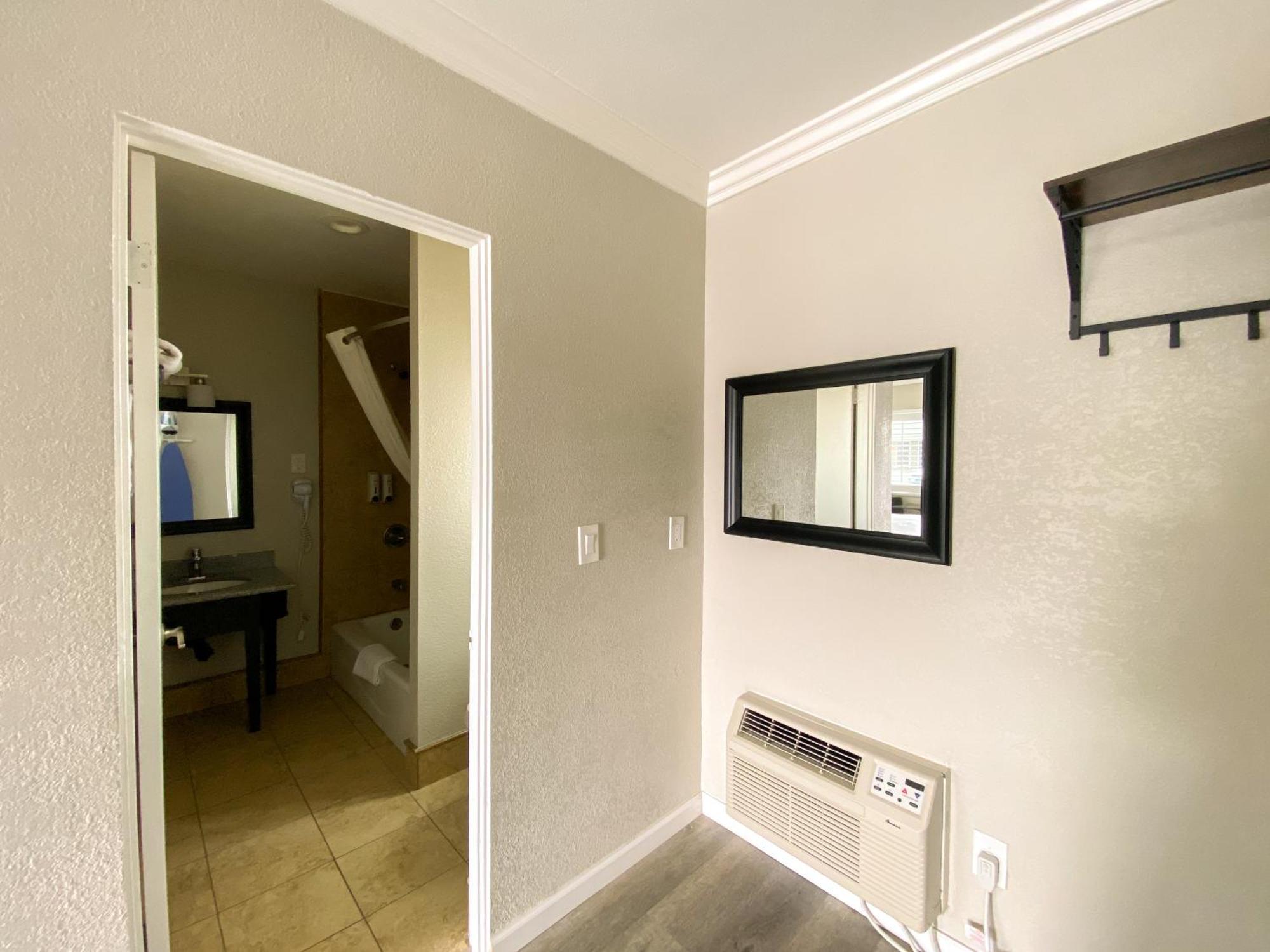 Rockview Inn And Suites มอร์โรเบย์ ภายนอก รูปภาพ