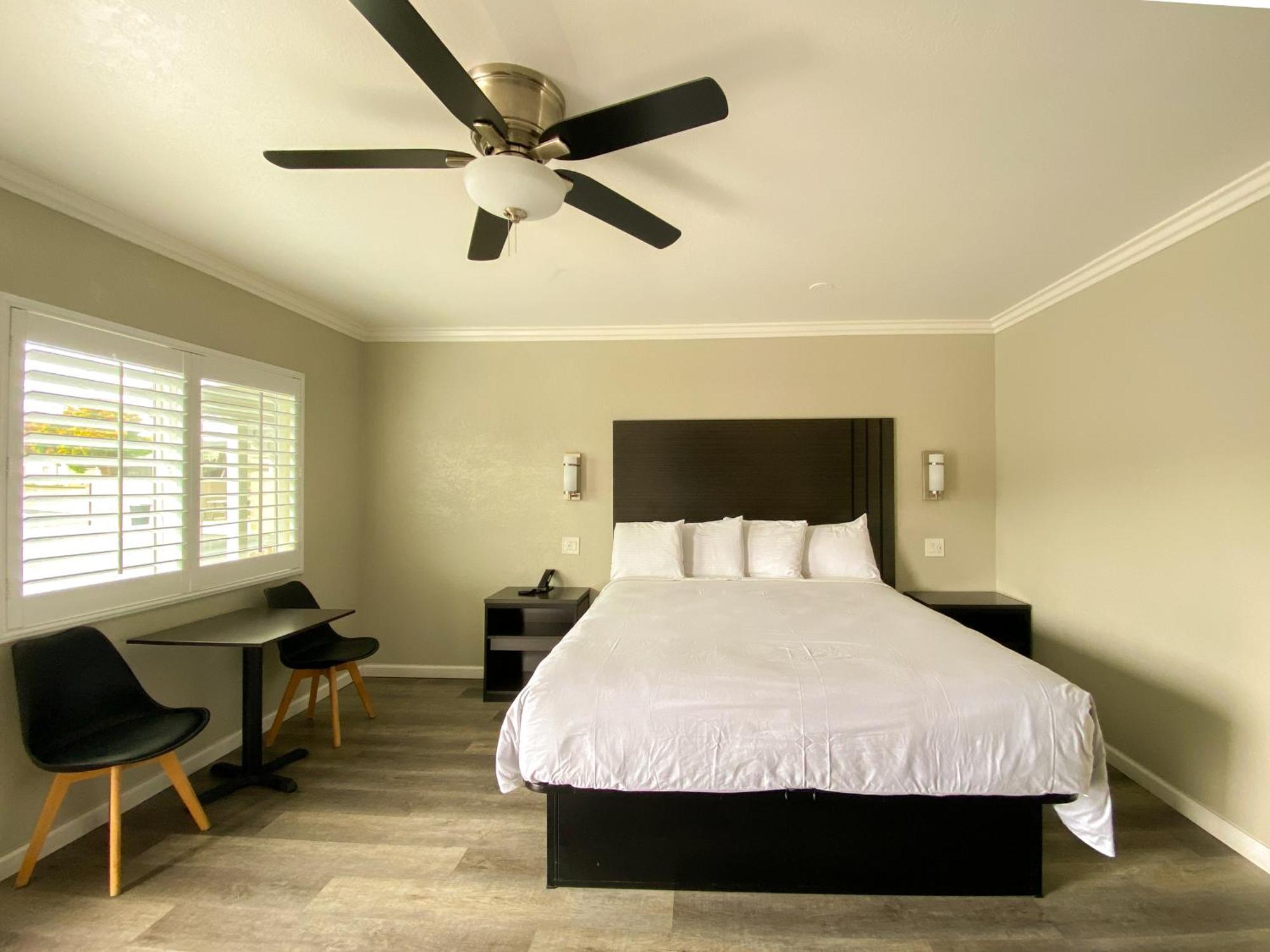 Rockview Inn And Suites มอร์โรเบย์ ภายนอก รูปภาพ