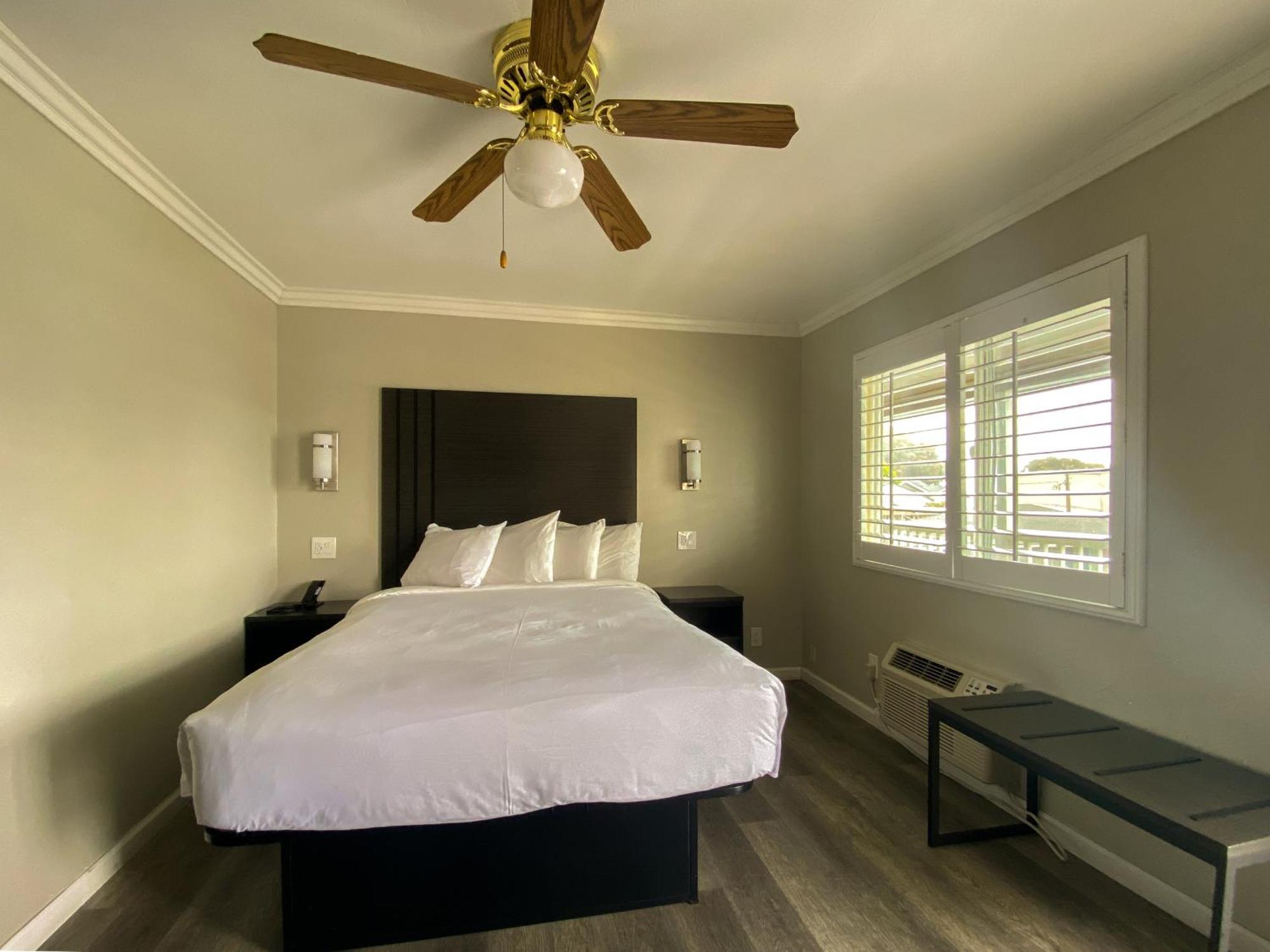 Rockview Inn And Suites มอร์โรเบย์ ภายนอก รูปภาพ