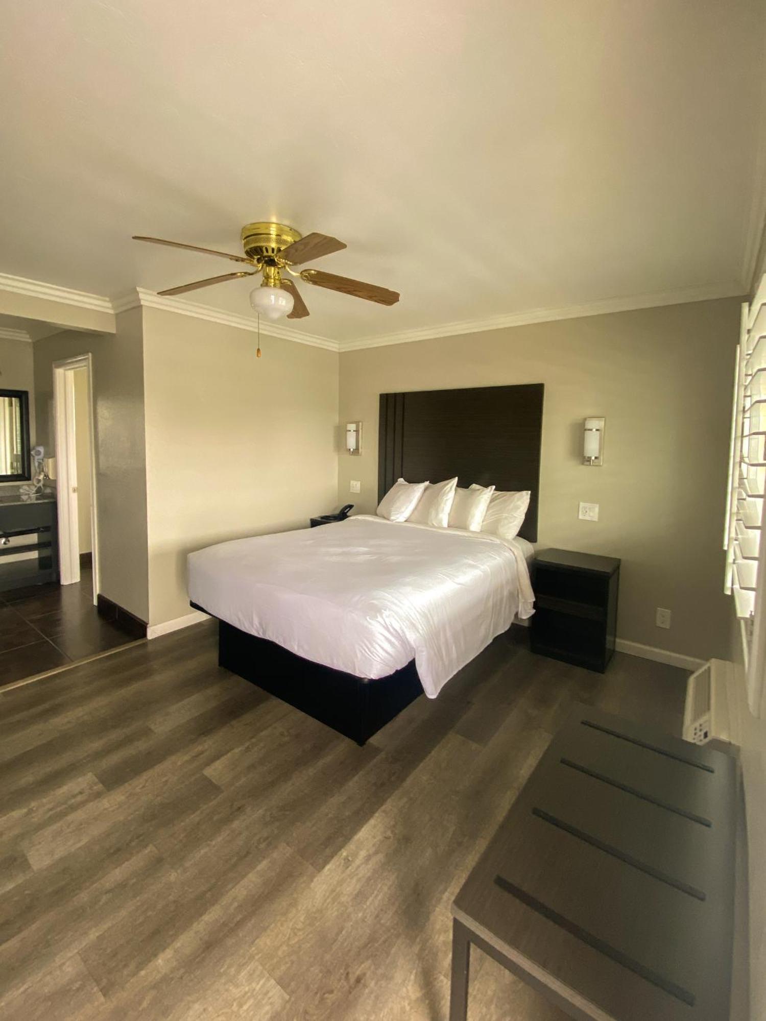 Rockview Inn And Suites มอร์โรเบย์ ภายนอก รูปภาพ