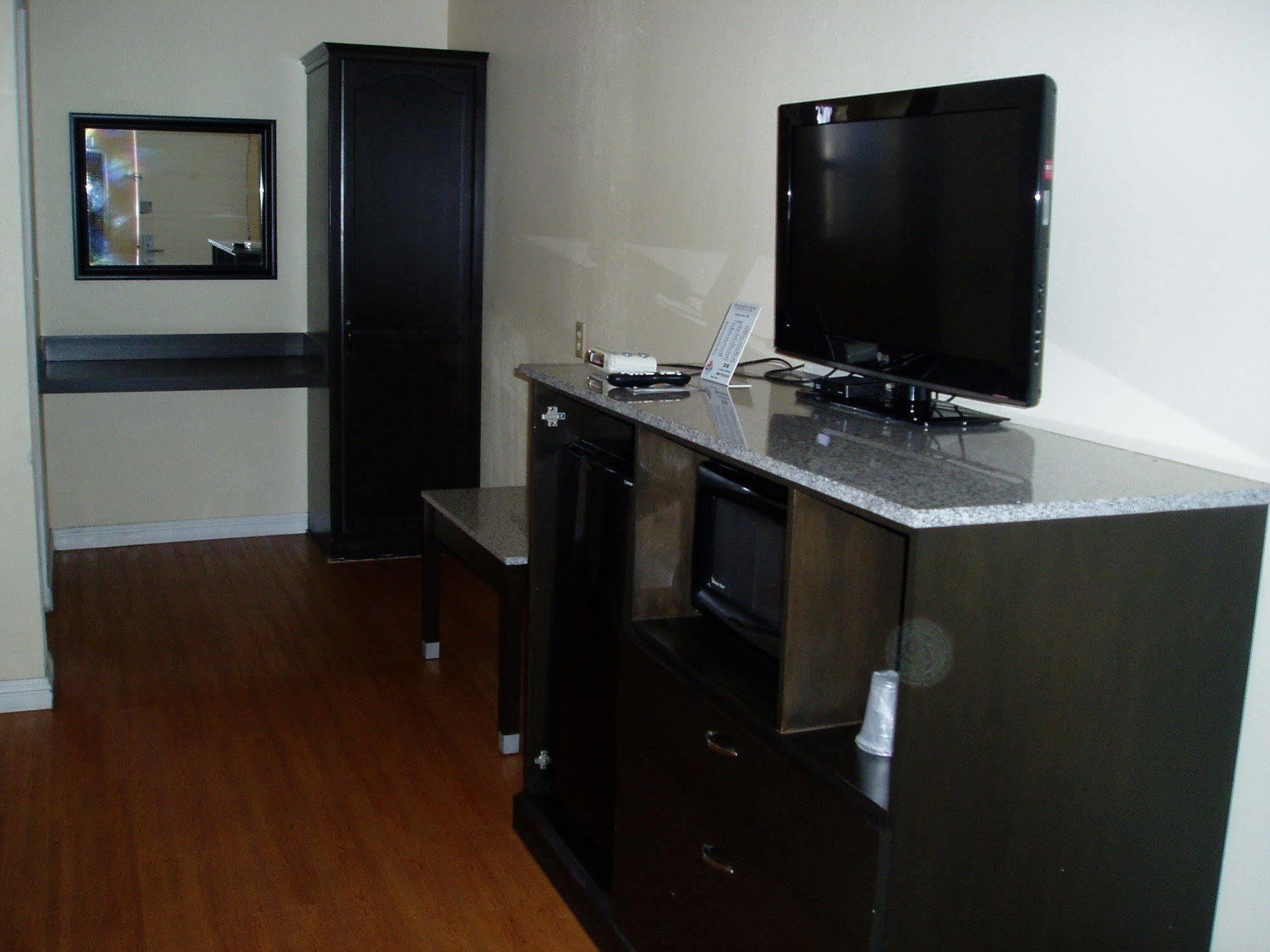Rockview Inn And Suites มอร์โรเบย์ ภายนอก รูปภาพ