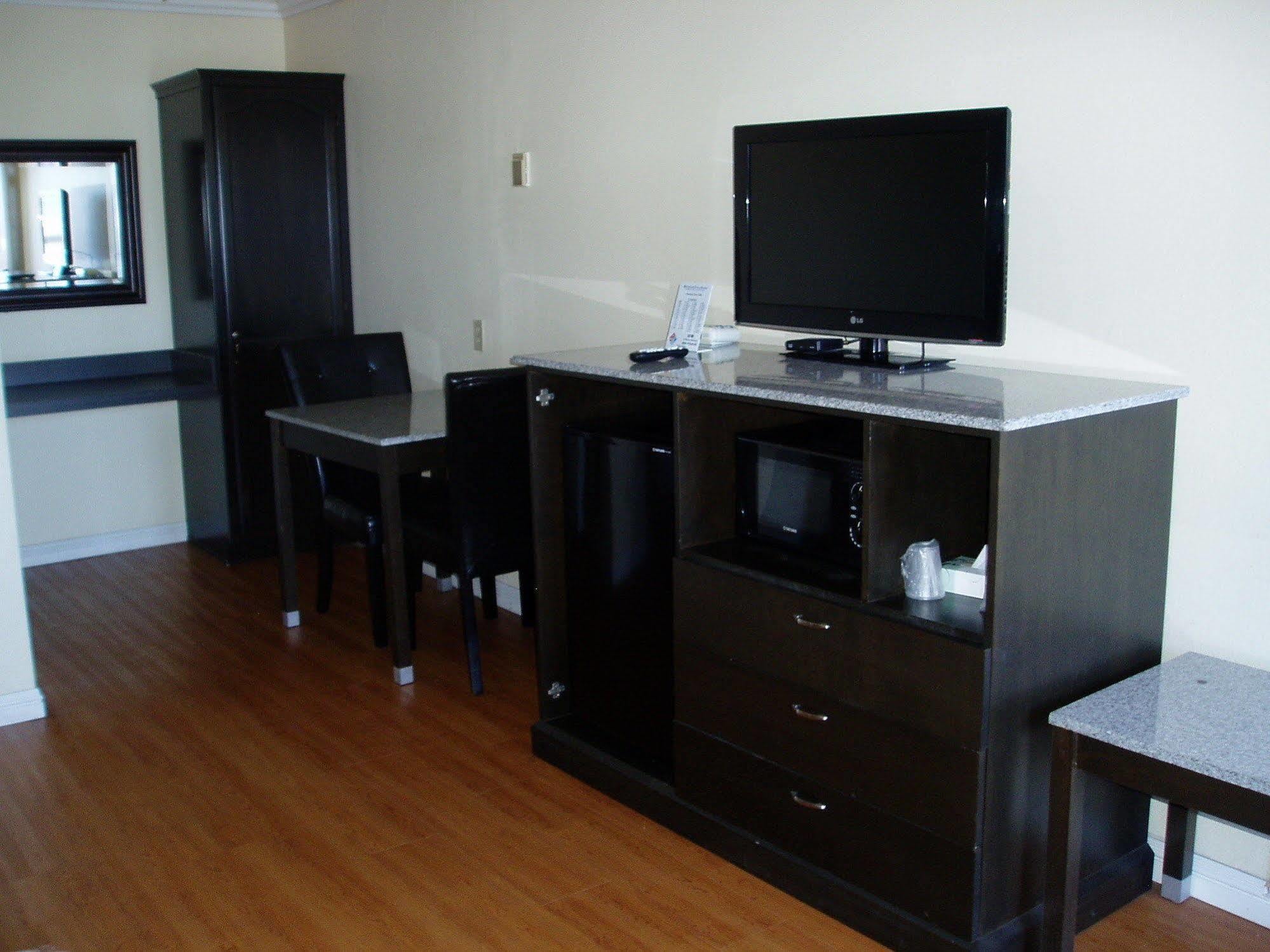 Rockview Inn And Suites มอร์โรเบย์ ภายนอก รูปภาพ