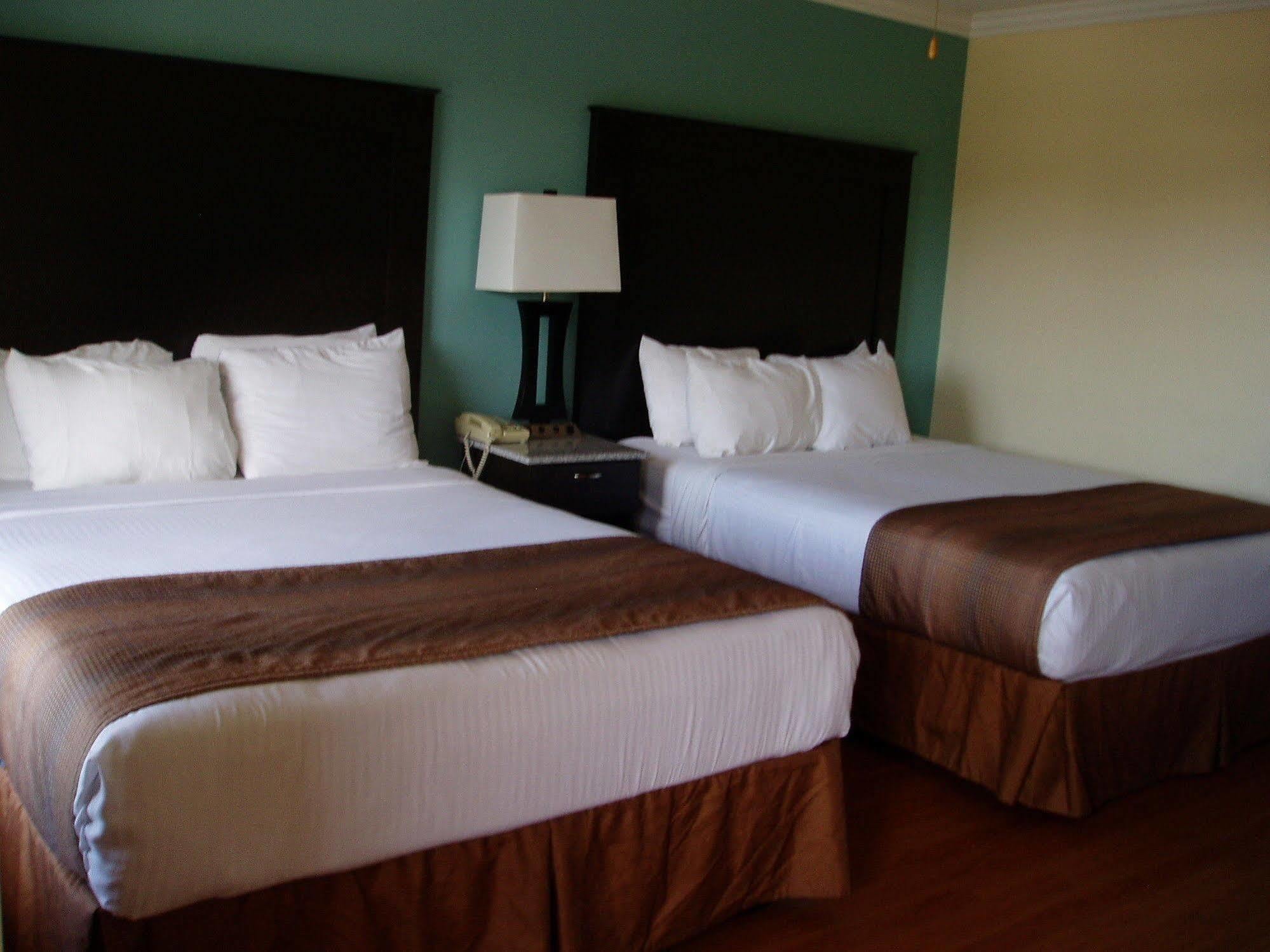 Rockview Inn And Suites มอร์โรเบย์ ภายนอก รูปภาพ