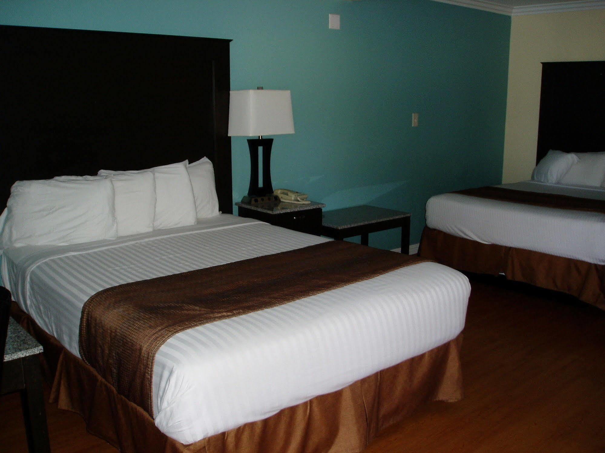 Rockview Inn And Suites มอร์โรเบย์ ภายนอก รูปภาพ