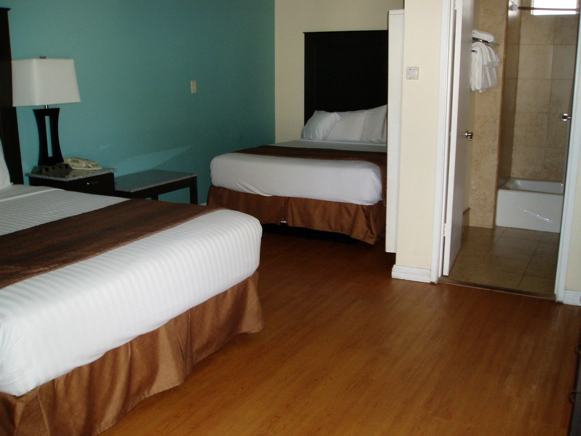 Rockview Inn And Suites มอร์โรเบย์ ภายนอก รูปภาพ